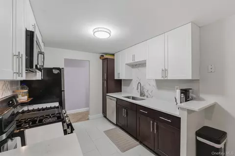 Kitchen - 3 Hook Rd #72A, Poughkeepsie, NY 12601 photo 3 of 4