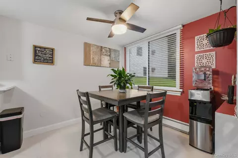 Dining - 3 Hook Rd #72A, Poughkeepsie, NY 12601 photo 2 of 4