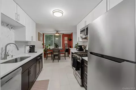 Kitchen - 3 Hook Rd #72A, Poughkeepsie, NY 12601 photo 2 of 4