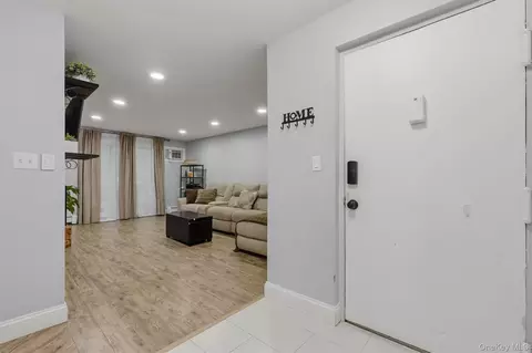 Entry Way - 3 Hook Rd #72A, Poughkeepsie, NY 12601 photo 1 of 2