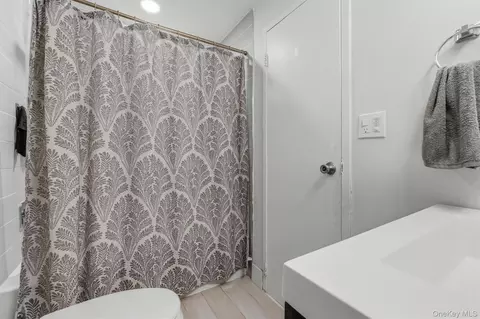Bath - 3 Hook Rd #72A, Poughkeepsie, NY 12601 photo 3 of 3