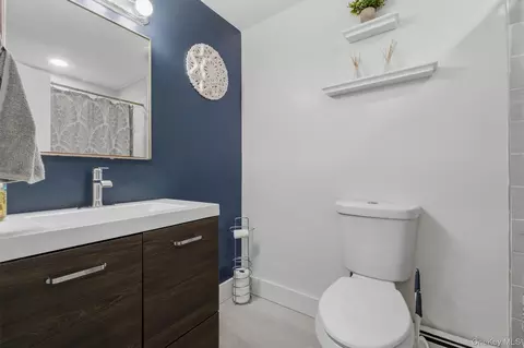 Bath - 3 Hook Rd #72A, Poughkeepsie, NY 12601 photo 2 of 3