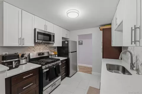 Kitchen - 3 Hook Rd #72A, Poughkeepsie, NY 12601 photo 4 of 4