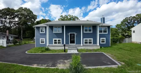 529 Spur Dr N, Bay Shore, NY 11706