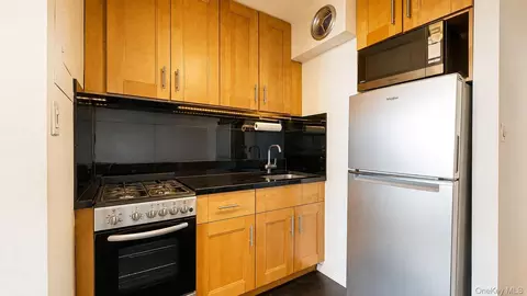 Kitchen - 150-38 Union Tpke #8D, Flushing, NY 11367 photo 2 of 2