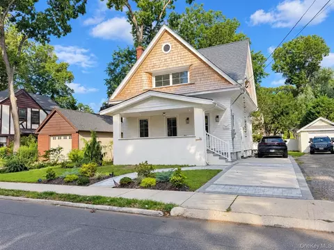 74 Linmouth Rd, Malverne, NY 11565