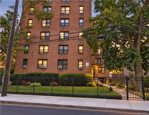 2287 Mott Ave #6D, Far Rockaway, NY 11691