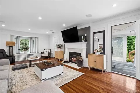 Living - 27 Ryder Rd, Ossining, NY 10562 photo 2 of 2