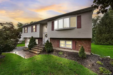 96 Lake Nanuet, Clarkstown, NY 10954