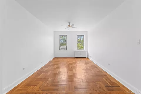 48-23 42nd St #5F, Sunnyside, NY 11104