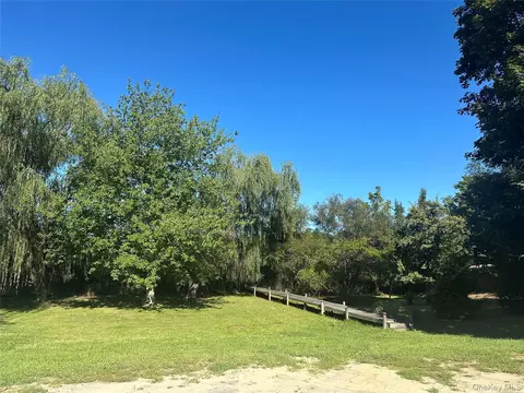Exterior - 970 E Main St, Riverhead, NY 11901 photo 3 of 11
