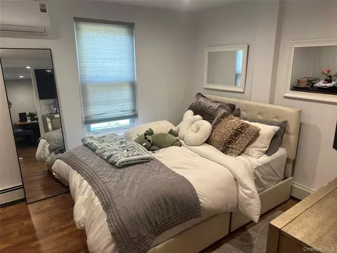 Bedroom - 970 E Main St, Riverhead, NY 11901 photo 3 of 6