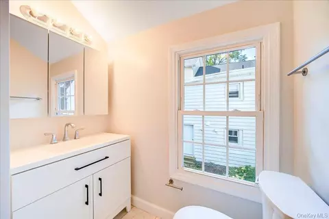 Bath - 91 Delafield St, Poughkeepsie, NY 12601 photo 3 of 4