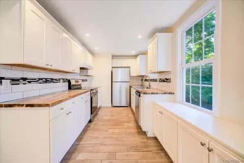 Entry Way - 91 Delafield St, Poughkeepsie, NY 12601 photo 1 of 6