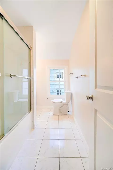 Bath - 91 Delafield St, Poughkeepsie, NY 12601 photo 2 of 4