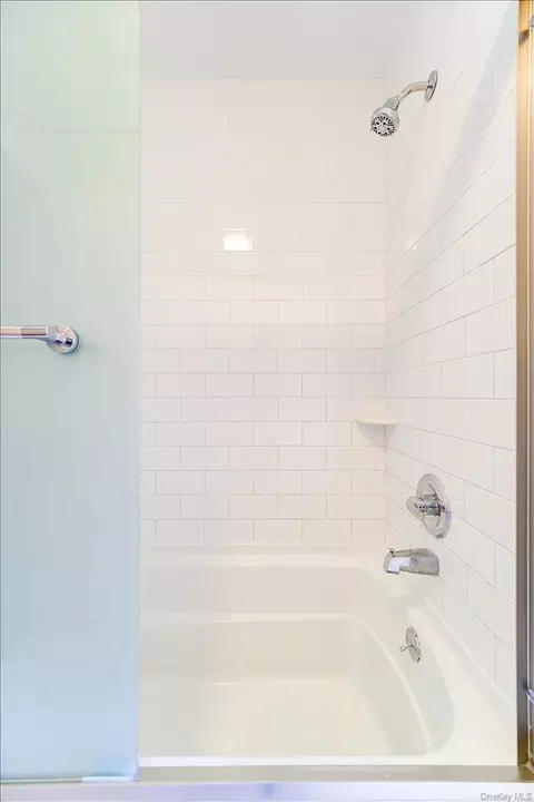 Bath - 91 Delafield St, Poughkeepsie, NY 12601 photo 4 of 4