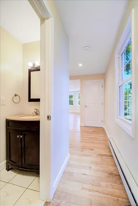 Entry Way - 91 Delafield St, Poughkeepsie, NY 12601 photo 3 of 6