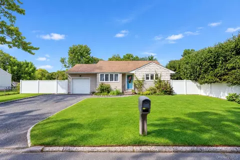 25 Marlboro Dr, Port Jefferson Station, NY 11776