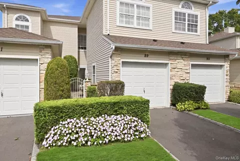 89 Windwatch Dr, Hauppauge, NY 11788