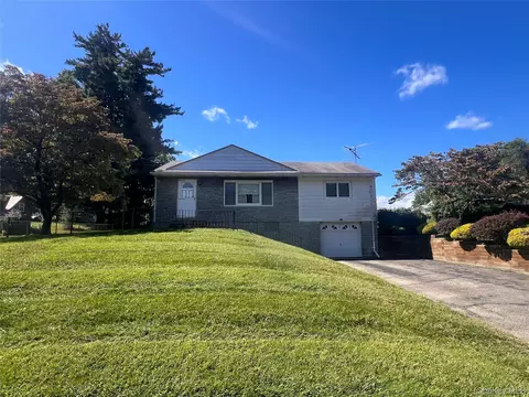 108 Wood St, Newburgh, NY 12550