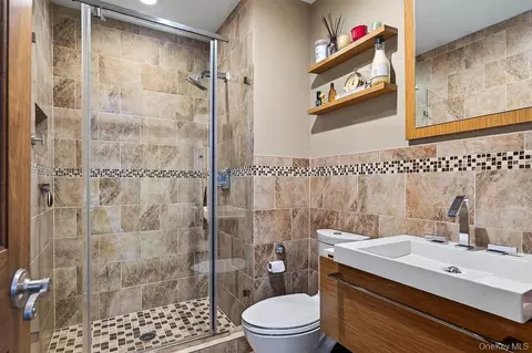 Bath - 9 Redtwig Ct, Peekskill, NY 10566 photo 1 of 2