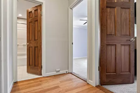 Entry Way - 9 Redtwig Ct, Peekskill, NY 10566 photo 1 of 3