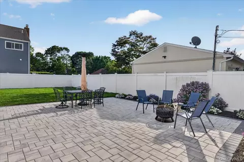 Exterior - 258 N Ocean Ave, Patchogue, NY 11772 photo 1 of 2
