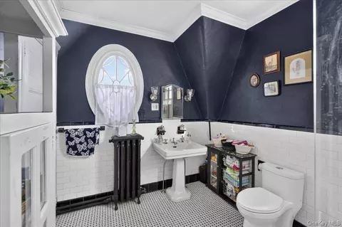 Bath - 258 N Ocean Ave, Patchogue, NY 11772 photo 2 of 3