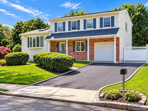 2 Carol Ave, Farmingville, NY 11738