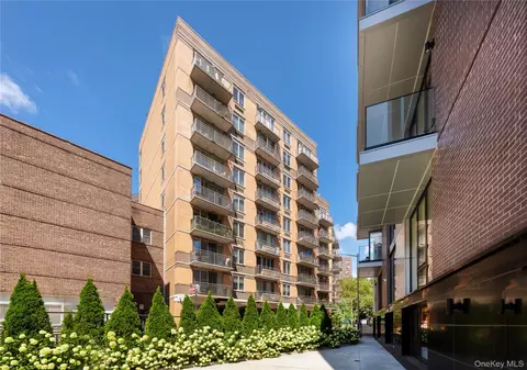 116-11 Curzon Rd #4C, Richmond Hill, NY 11418