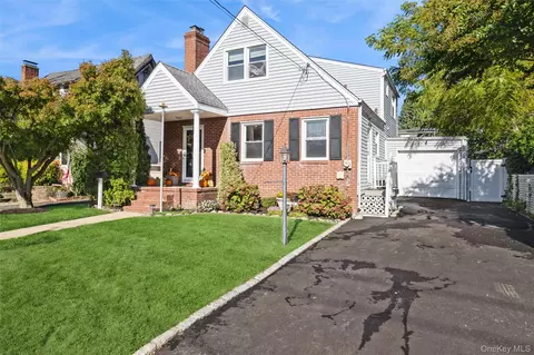 35 Annette Ave, Merrick, NY 11566