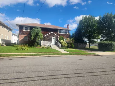 2681 Sheldon Pl, Oceanside, NY 11572