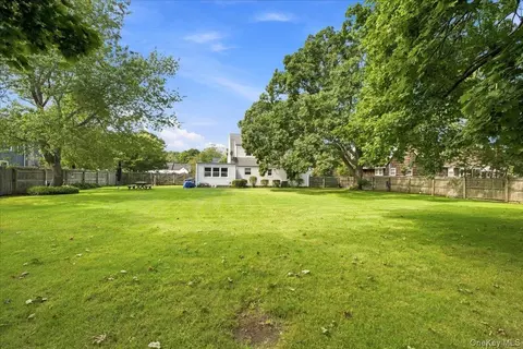 Exterior - 297 Maple Ave, Patchogue, NY 11772 photo 3 of 4