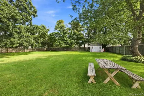 Exterior - 297 Maple Ave, Patchogue, NY 11772 photo 4 of 4