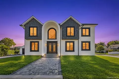 1 Straight Ln, Levittown, NY 11756