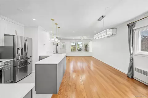 5310 206th St, New York, NY 11364