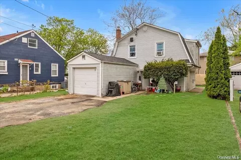 7 Sands Point Rd, North Hempstead, NY 11050
