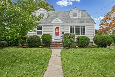 32 Brenner Ave, Bethpage, NY 11714