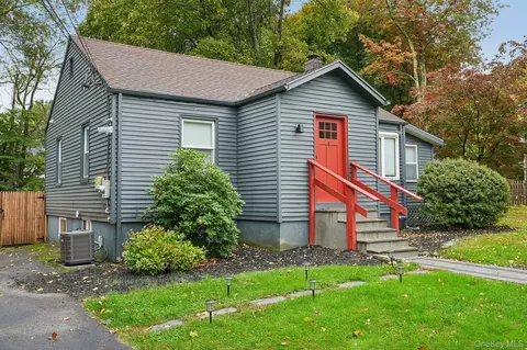 4 Windsor Rd, Cortlandt, NY 10520