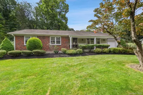 471 Hilltop Rd, Yorktown, NY 10598