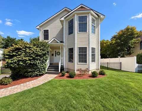 28 Hewitt St, Garnerville, NY 10923