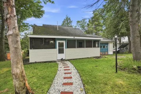143 Eastside Dr, Ballston Lake, NY 12019