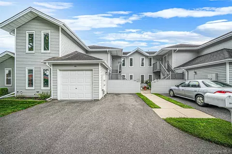 704 Fenway Rd, Saint James, NY 11780