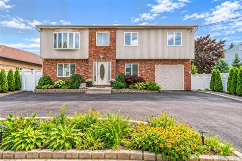 240 N Virginia Ave, Massapequa, NY 11758