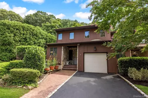16 North Rd, Northport, NY 11768