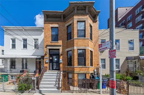 1445 30th Dr, New York, NY 11102