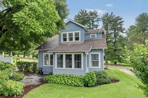 Exterior - 1118 Hudson Ave, Peekskill, NY 10566 photo 7 of 10