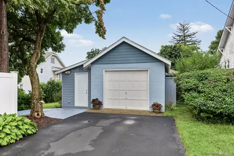 Exterior - 1118 Hudson Ave, Peekskill, NY 10566 photo 9 of 10