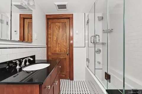 Bath - 1118 Hudson Ave, Peekskill, NY 10566 photo 3 of 3