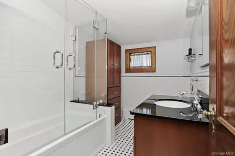 Bath - 1118 Hudson Ave, Peekskill, NY 10566 photo 2 of 3